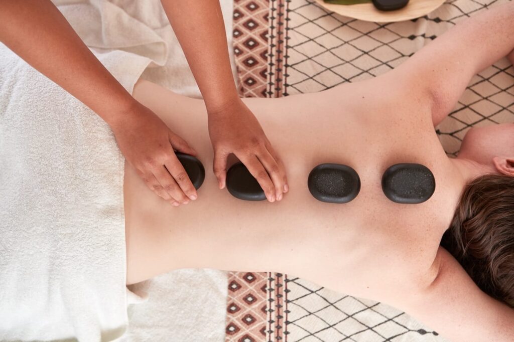 masaż kamieniami